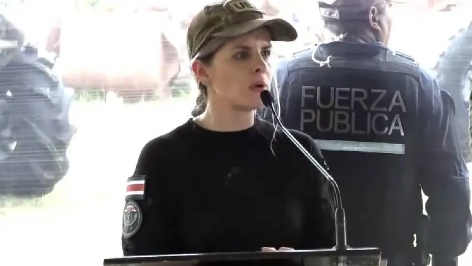 ¿Atentado contra Laura Fernández? Presidenta de Costa Rica es evacuada tras una explosión