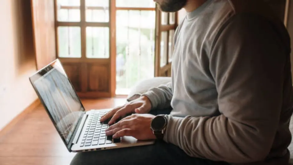 La digitalización de servicios facilita el acceso a trámites más rápidos y eficientes. / iStock