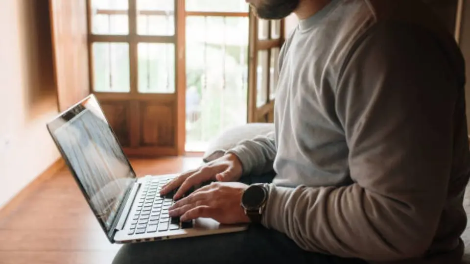 La digitalización de servicios facilita el acceso a trámites más rápidos y eficientes. / iStock