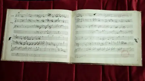 Manuscrito de Mozart es descubierto con 44 páginas y siete piezas en flauta y arpa / AFP