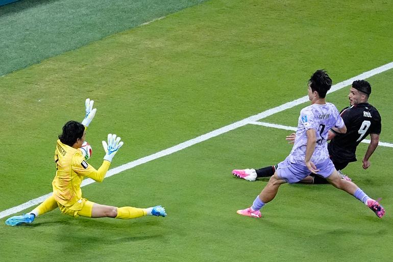 Raúl Jiménez, jugador de la Selección Mexicana ante Kim Seung-Gyu | IMAGO7