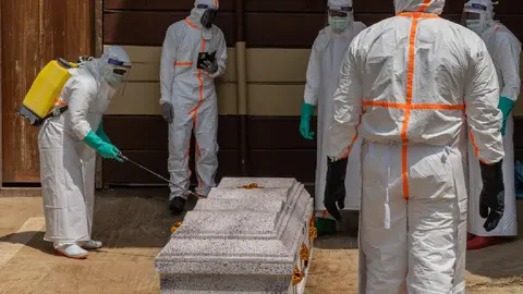 OMS alerta por rápida propagación del ébola: ya suman cientos de casos y fallecidos