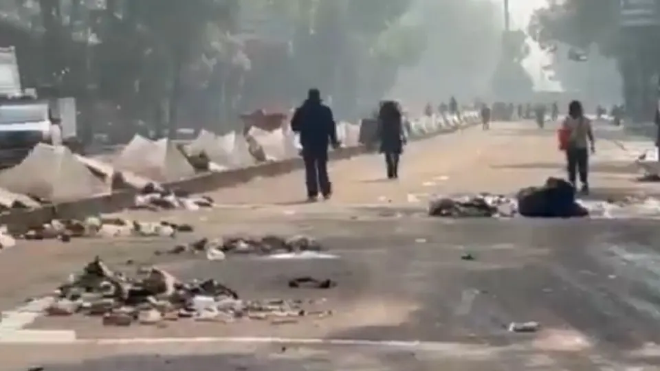 Después de los festejos, Paseo de la Reforma y calle aledañas terminaron llenos de basura / Especial