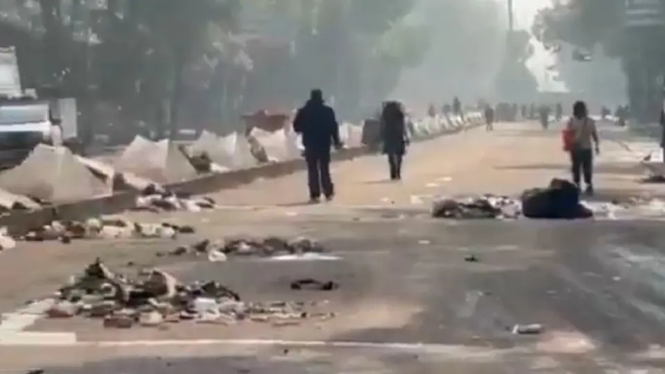Después de los festejos, Paseo de la Reforma y calle aledañas terminaron llenos de basura / Especial