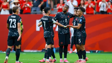 Canadá consigue la primera victoria en su historia en Mundiales al aplastar a Qatar