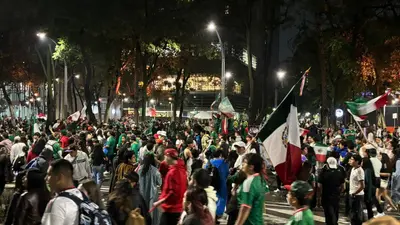 El grito de un país entero: El Ángel de la Independencia estalla en locura tras victoria de México sobre Corea