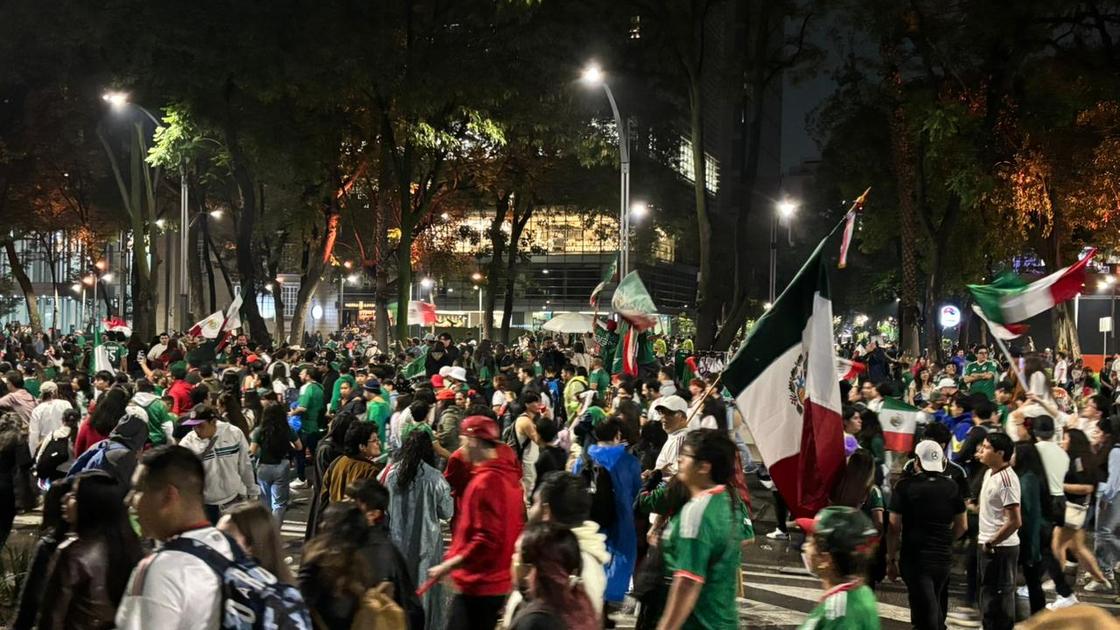 El grito de un país entero: El Ángel de la Independencia estalla en locura tras victoria de México sobre Corea