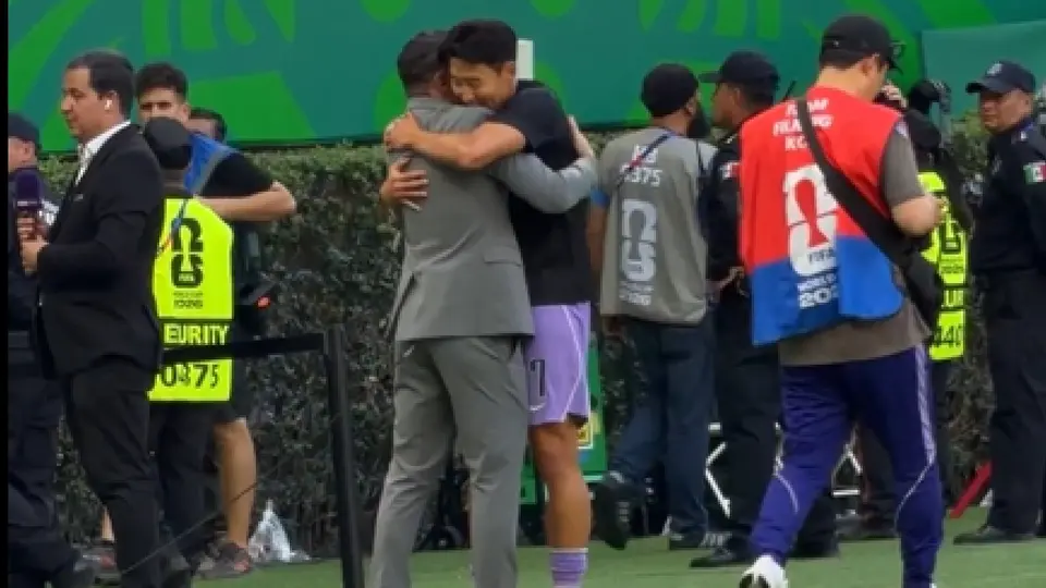 El encuentro entre Guardado y Son en el México vs Corea | CAPTURA