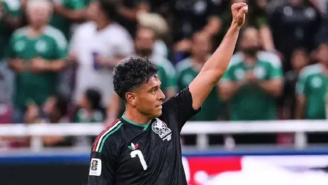 Luis Romo rompe racha negativa de Chivas en mundiales