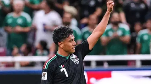 Luis Romo con México tras anotar gol contra Corea del Sur | IMAGO7