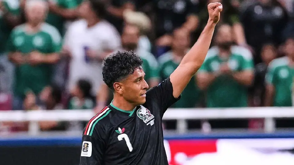 Luis Romo con México tras anotar gol contra Corea del Sur | IMAGO7