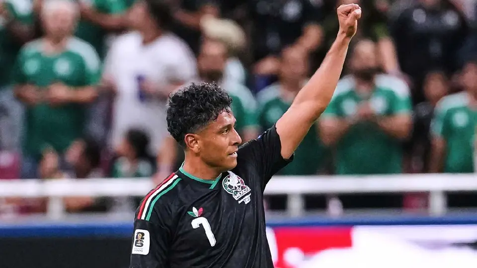 Luis Romo con México tras anotar gol contra Corea del Sur | IMAGO7
