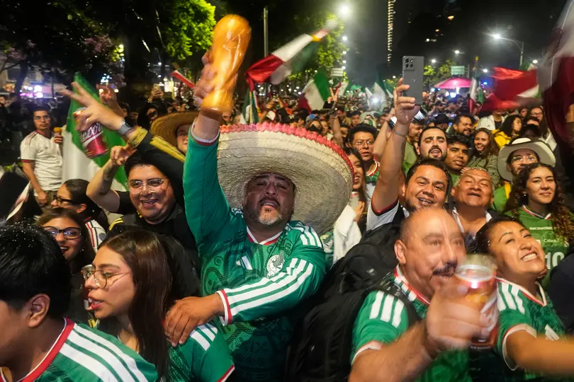 Festejos por victoria de México | AP