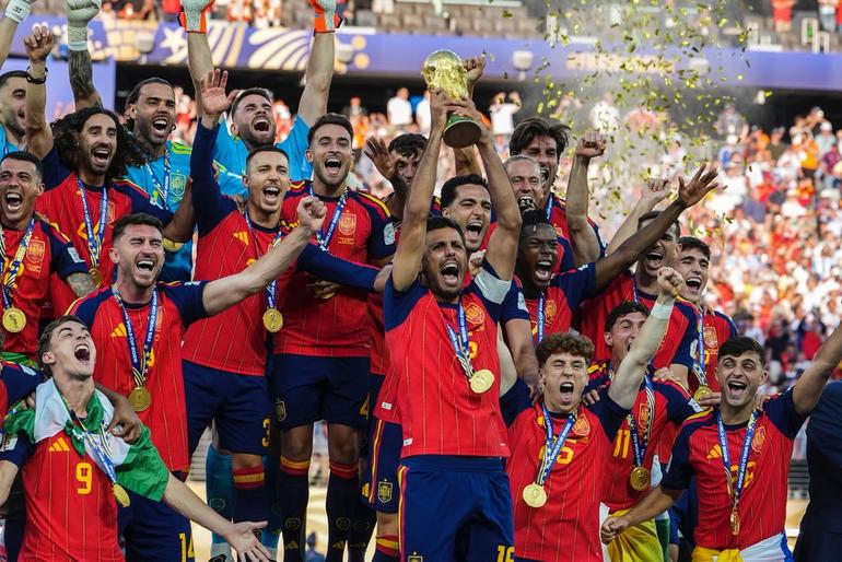 España festejando su segunda Copa del Mundo l Miguel Pontón
