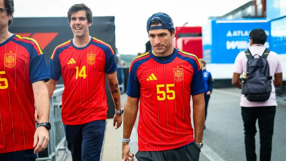 Carlos Sainz en su llegada al Gran Premio de Bélgica 2026 | AFP
