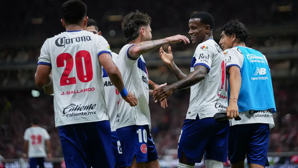 Chivas tropieza en su debut; Toluca lo derrota en el Estadio AKRON