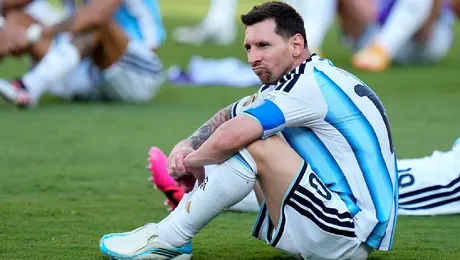 ¡Por separado! Messi aterriza en Rosario sin la delegación de la selección argentina