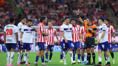 ¡A las regaderas! Cuate Sepúlveda se va expulsado ante Toluca
