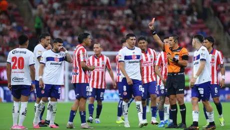 ¡A las regaderas! Cuate Sepúlveda se va expulsado ante Toluca