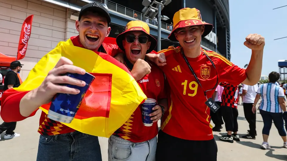 Piloto español engaña a argentinos con falso resultado de la Final del Mundial 2026