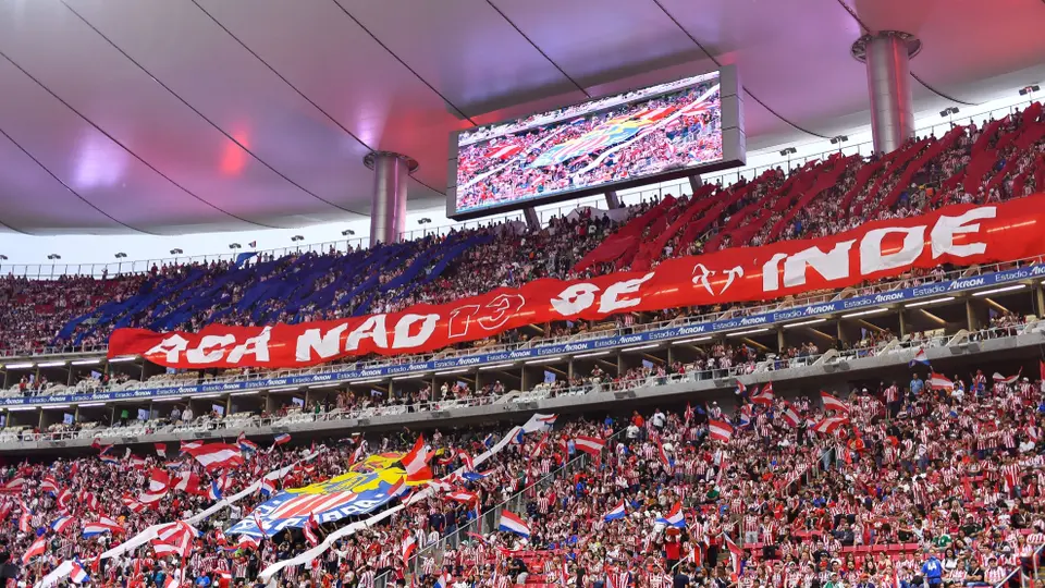 Chivas ilusiona a su afición: espectacular mosaico con mensaje rumbo al ansiado título 13