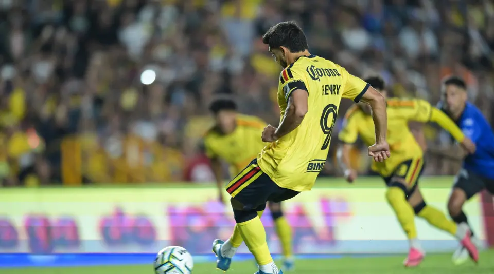 Henry Martín vuelve a fallar un penal con el América | MEXSPORT