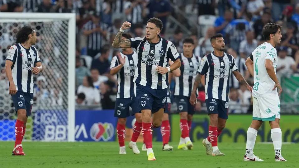 Lucas Ocampo celebrando su primer gol ante Santos | IMAGO7