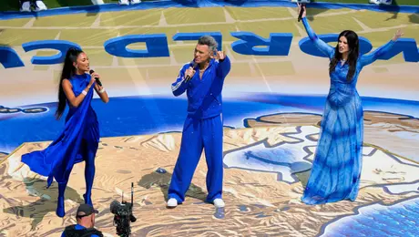 Robbie Williams, Laura Pausini y Nicole Scherzinger encienden previa de la final del Mundial