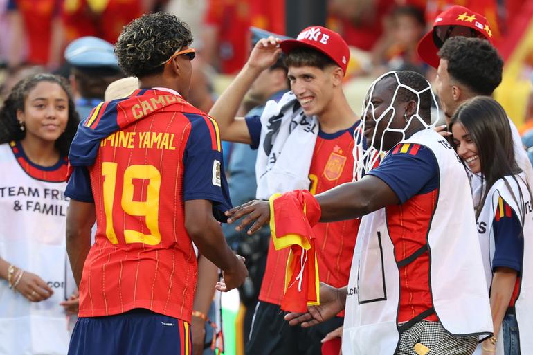 España festejando su segunda Copa del Mundo l AP