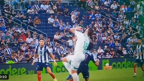 ¿Era falta? 'Cantante' Guerrero asegura que el primer gol de Rayados ante Santos debió anularse