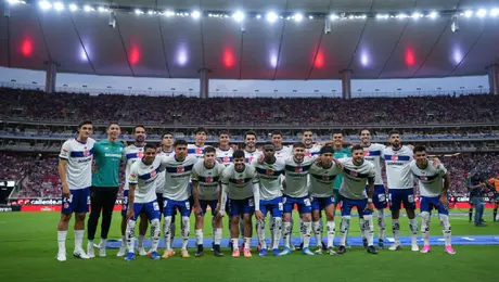 ¡No olvidan! Afición de Chivas abuchea a Érick Gutiérrez y Alexis Vega