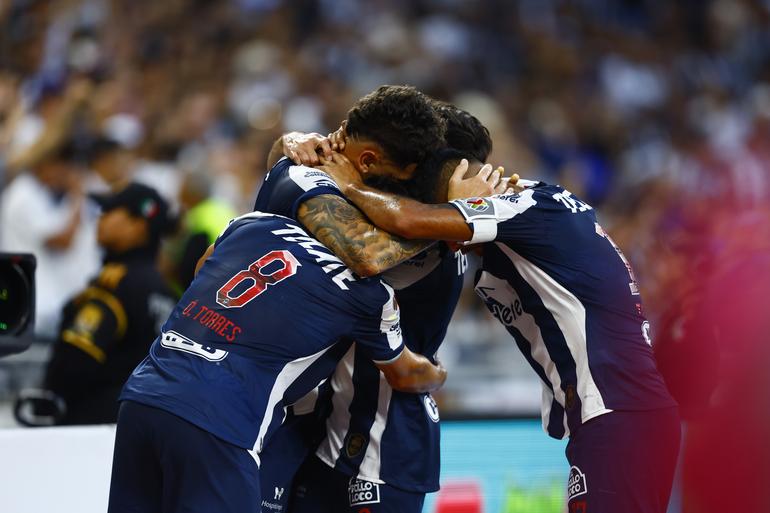 Jugadores de Monterrey celebrando la goleada ante Santos | IMAGO7