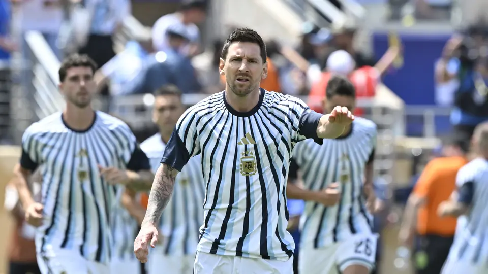 Messi calienta antes de la Final | Imago7