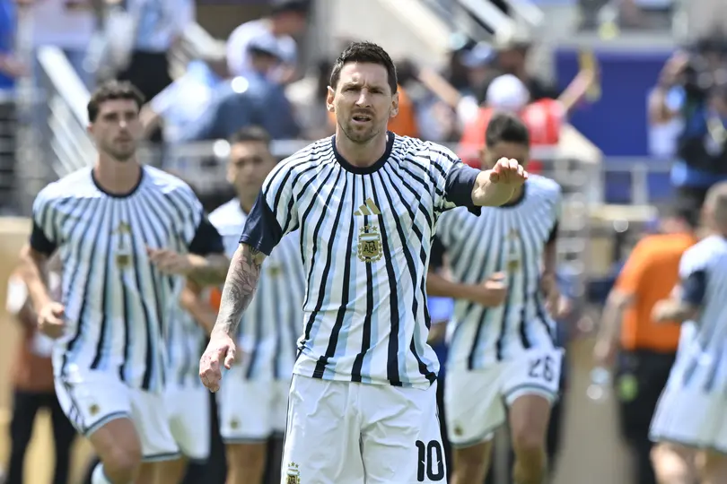 Messi calienta antes de la Final | Imago7