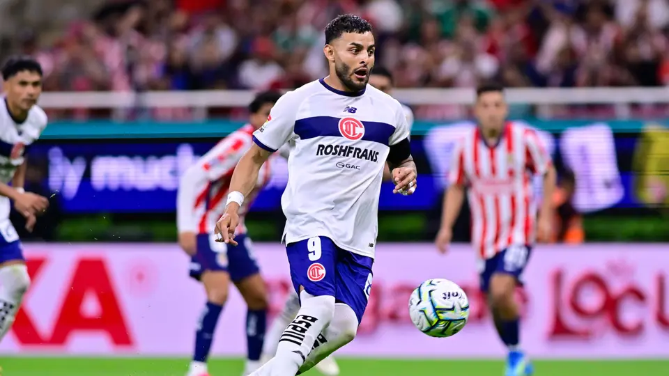 Alexis Vega marca gol vs Chivas | MEXSPORT