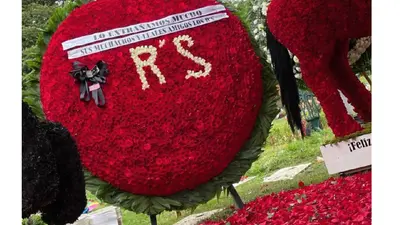 Tumba de 'El Mencho' se llena de flores y un gallo gigante por el día que habría cumplido 60 años