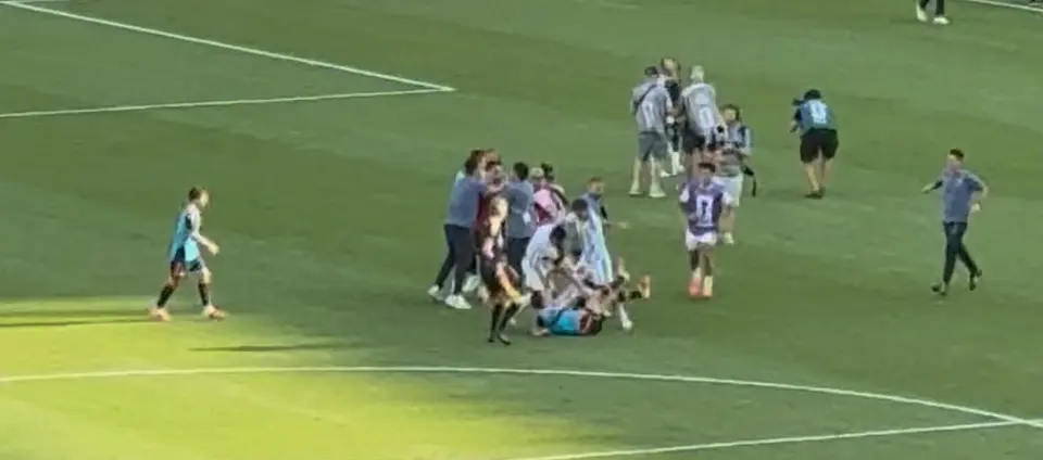 Españoles y Argentinos involucrados en una pelea al término del partido | RÉCORD