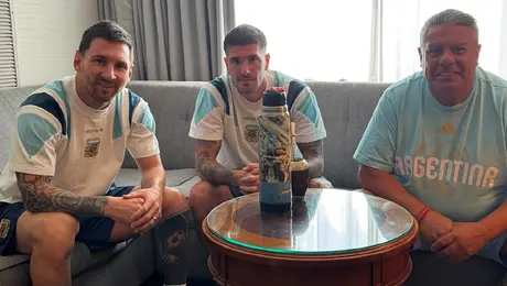 Chiqui Tapia vuelve a subir foto tradicional junto a Messi y Rodrigo De Paul rumbo a la Final
