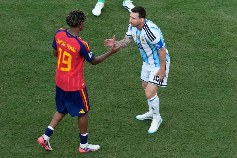 Lamine Yamal y Lionel Messi, con España y Argentina | AP
