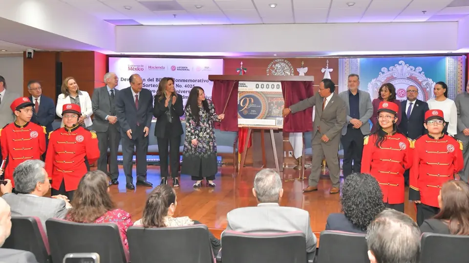 La Lotería Nacional develó el billete especial que conmemora las nueve décadas de historia del Tribunal Federal de Justicia Administrativa. / Cortesía