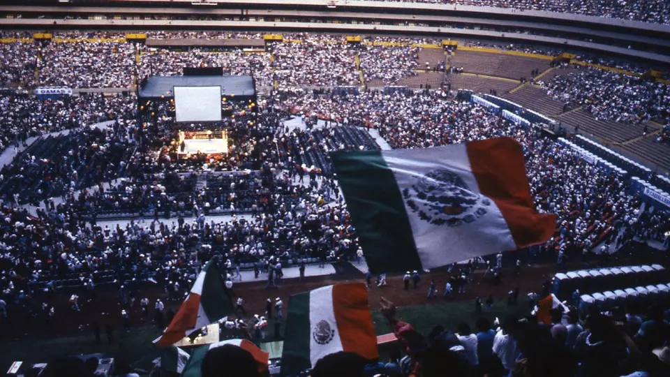 Panorámica de la pelea entre Julio César Chávez y Greg Haugen por el título CMB peso superligero en el Estadio Azteca | MEXSPORT