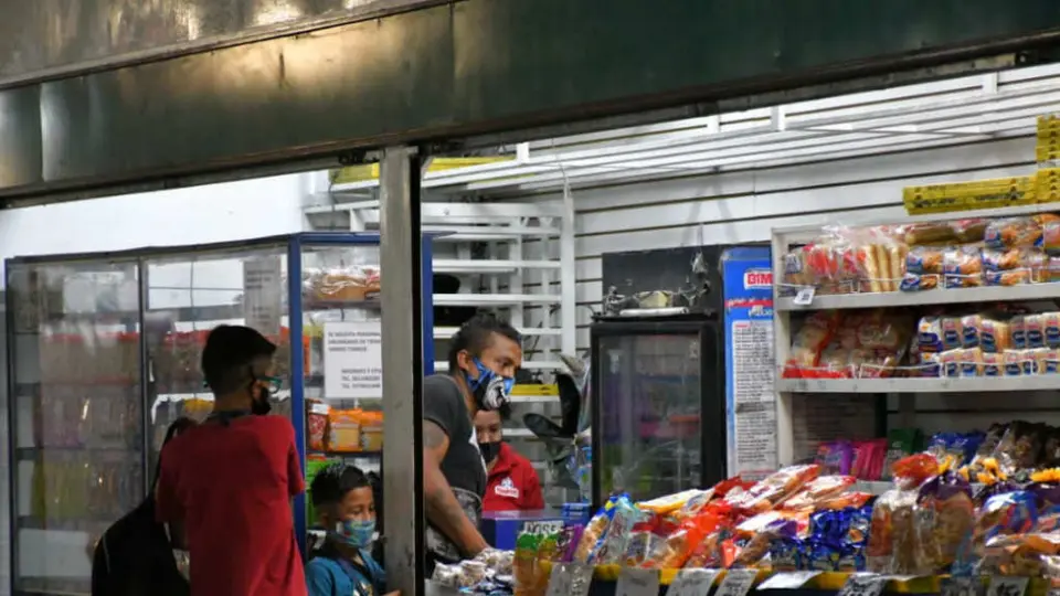 Estufas, hornos y calentadores que puedan generar riesgos tampoco estarán permitidos en los espacios comerciales./ RS