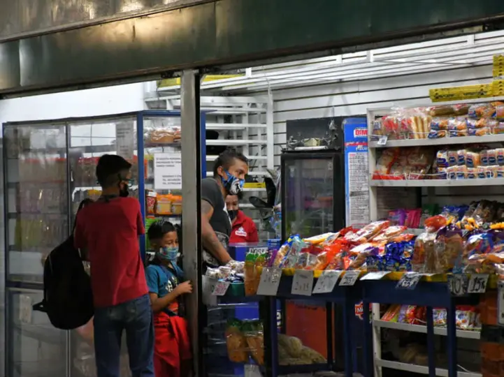 Estufas, hornos y calentadores que puedan generar riesgos tampoco estarán permitidos en los espacios comerciales./ RS