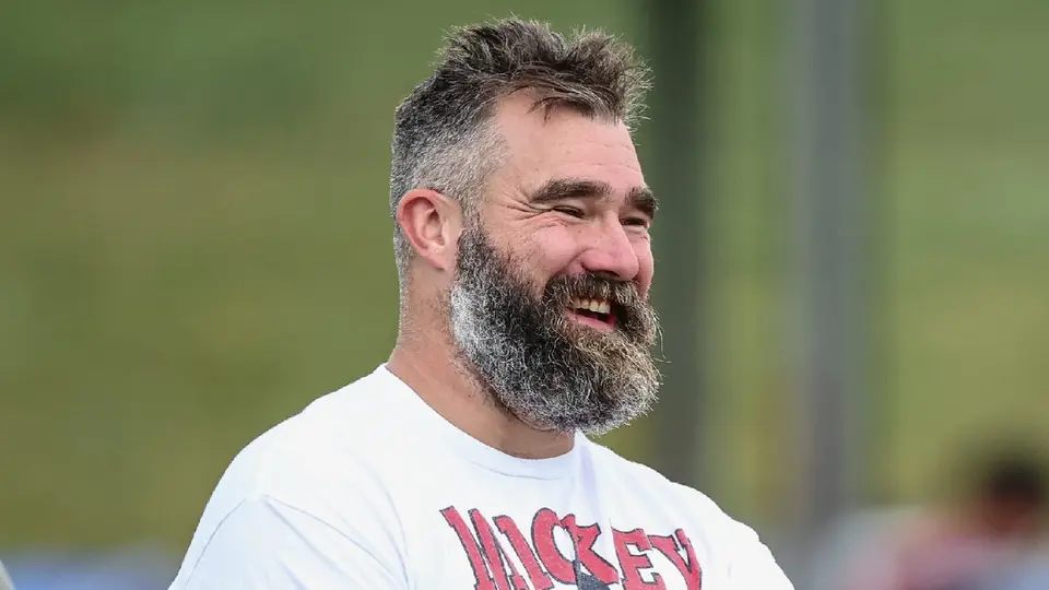 Jason Kelce en un entrenamiento de los Chiefs | X @Chiefs