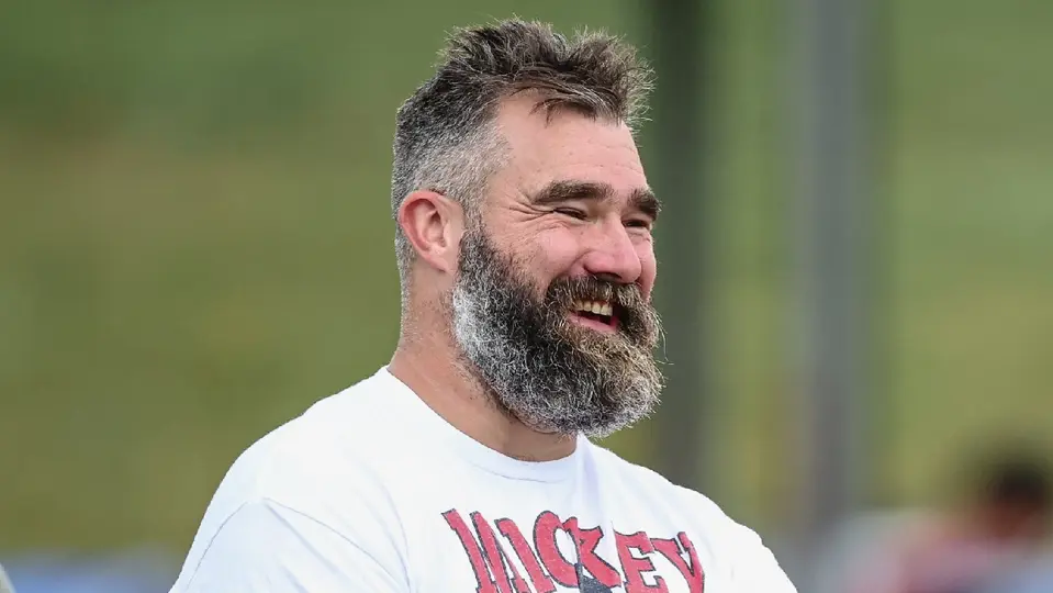 Jason Kelce en un entrenamiento de los Chiefs | X @Chiefs
