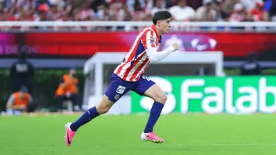 ¡Cerrado! 'Hormiga' González se marcha de Chivas tras acuerdo con Olympiacos