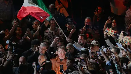 Emilio Azcárraga pide a Canelo Álvarez emular hazaña de Julio César Chávez en el Estadio Azteca