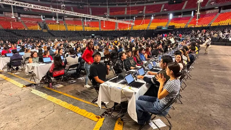 Aspirantes a licenciatura de la UNAM en el Palacio de los Deportes / @unam.mx