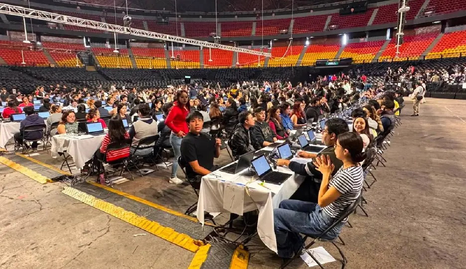 Aspirantes a licenciatura de la UNAM en el Palacio de los Deportes / @unam.mx