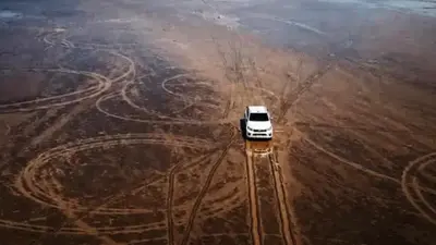 VIDEO: Hombre destruye ecosistema único con su camioneta y deja daños irreversibles